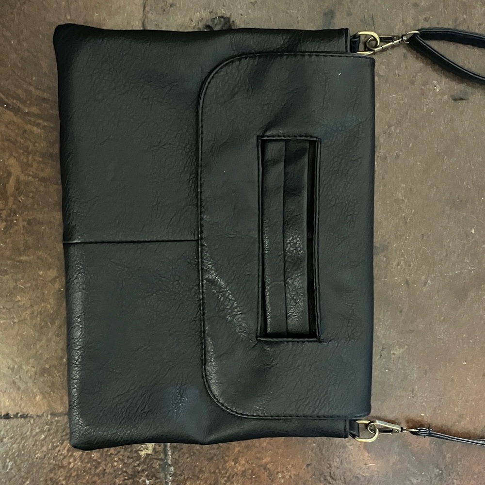 Black vegan leather bag with adjustable strap - Picture 3 of 6